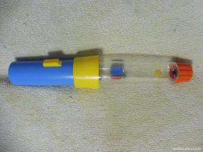 Juguetes antiguos: Linterna de agua naranja, amarillo y azul cofre tesoro, funcionando, de Geyper